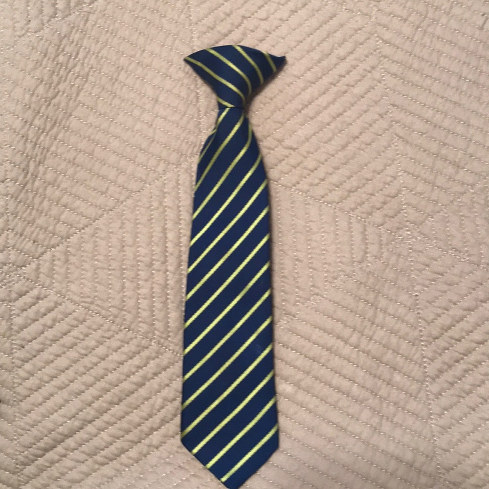 Toddler clip on tie